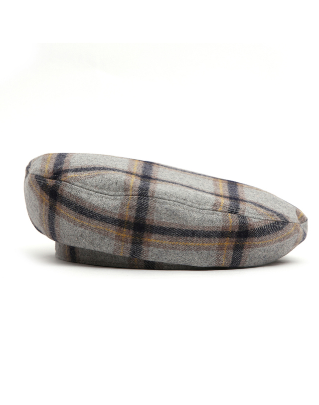 언더컨트롤 스튜디오 겨울 체크패턴 베레모 FULL MOON BERET / WOOL CHECK / SMOKE GREY 착용컷