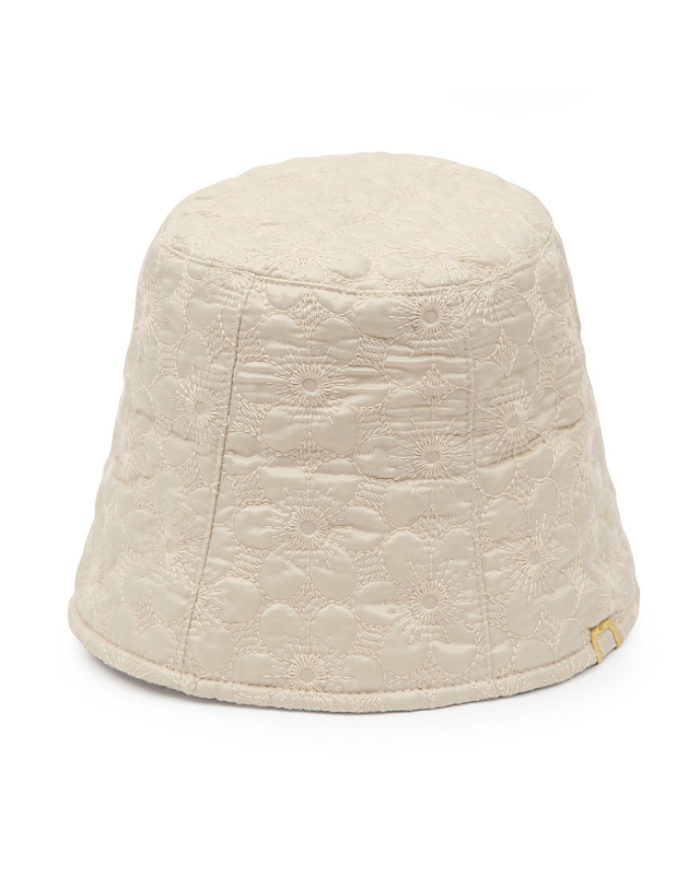 언더컨트롤 스튜디오 겨울 패딩 버킷햇 STAND BUCKET / BONDED FLOWER / CREAM 착용컷