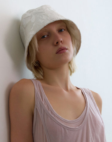 언더컨트롤 스튜디오 플라워 패턴 버킷햇 STAND BUCKET / FLOWER PATCH / SATIN CREAM