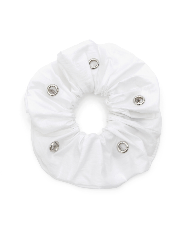 언더컨트롤 스튜디오 아일렛 스크런치 머리끈 SCRUNCHIE / MID / EYELET / WS / WHITE 착용컷