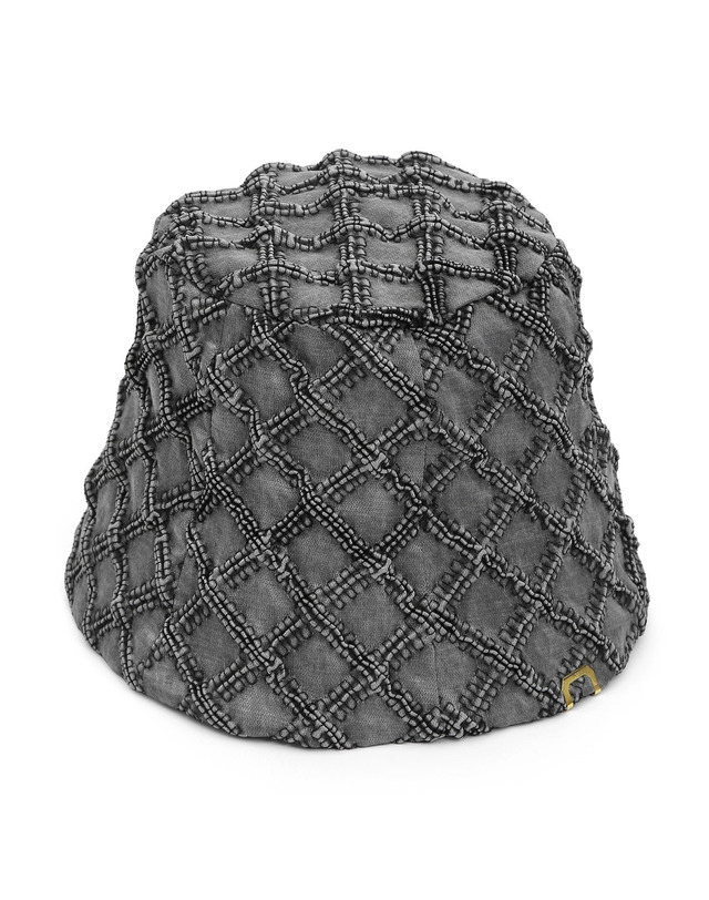 언더컨트롤 스튜디오 크로스 패턴 버킷햇 STAND BUCKET / CROSS CREASE / SHINY GRAY 착용컷