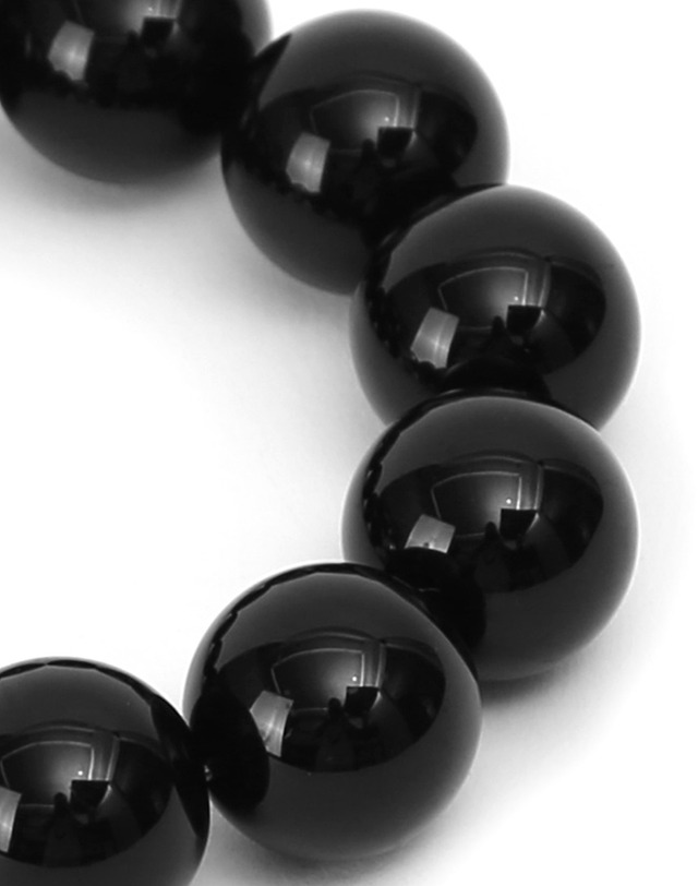 언더컨트롤 스튜디오 팔찌 겸 머리끈 BRACELET SCRUNCHIE / BLACK BALL 착용컷
