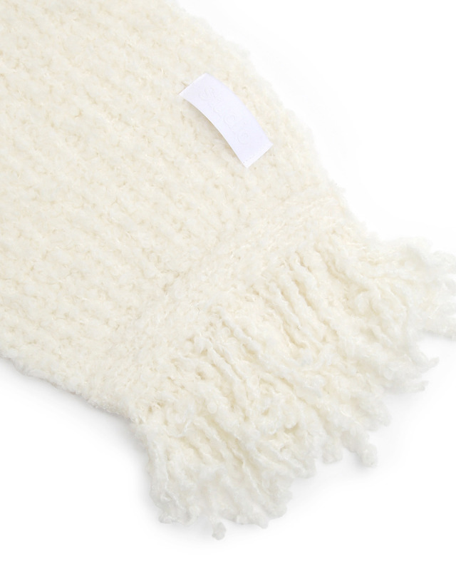 언더컨트롤 스튜디오 겨울 부클 털 머플러 HUGE TASSEL MUFFLER / MOHAIR BOUCLE / CREAM 착용컷