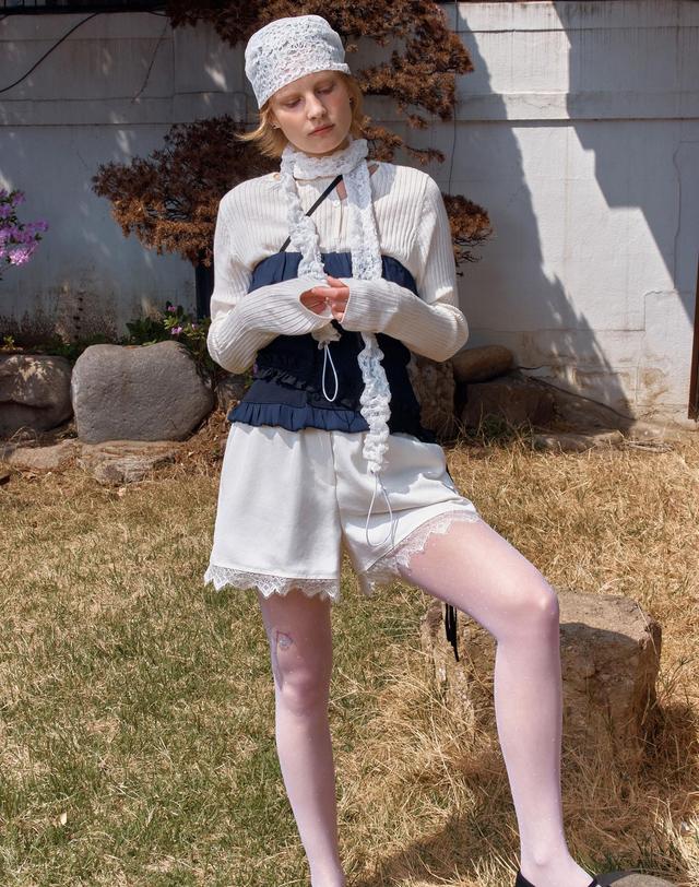 언더컨트롤 스튜디오 끈 조절 여름 스카프 STRING PLEATS MUFFLER / LACE / WHITE 착용컷