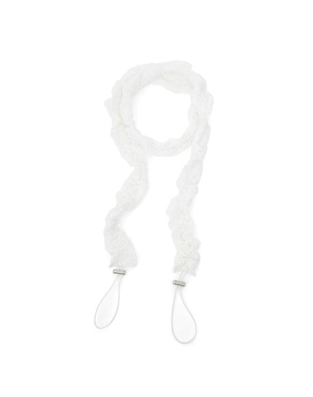 언더컨트롤 스튜디오 끈 조절 여름 스카프 STRING PLEATS MUFFLER / LACE / WHITE 착용컷