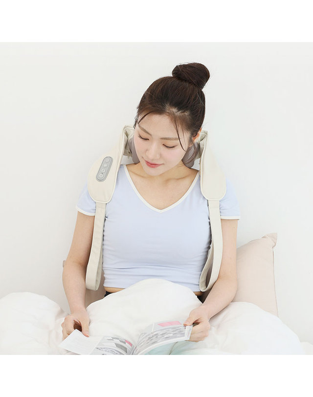 트라이스 [moz] 모즈 대용량 배터리로 끊임없는 무선 목어깨 마사지기 NBA-NM2000X 착용컷