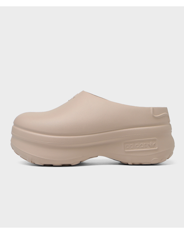 아디다스 [아디다스] 우먼스 (235~275 size) 아디폼 스탠 스미스 뮬 슬립온 (5cm) 원더토프 IE7052 착용컷