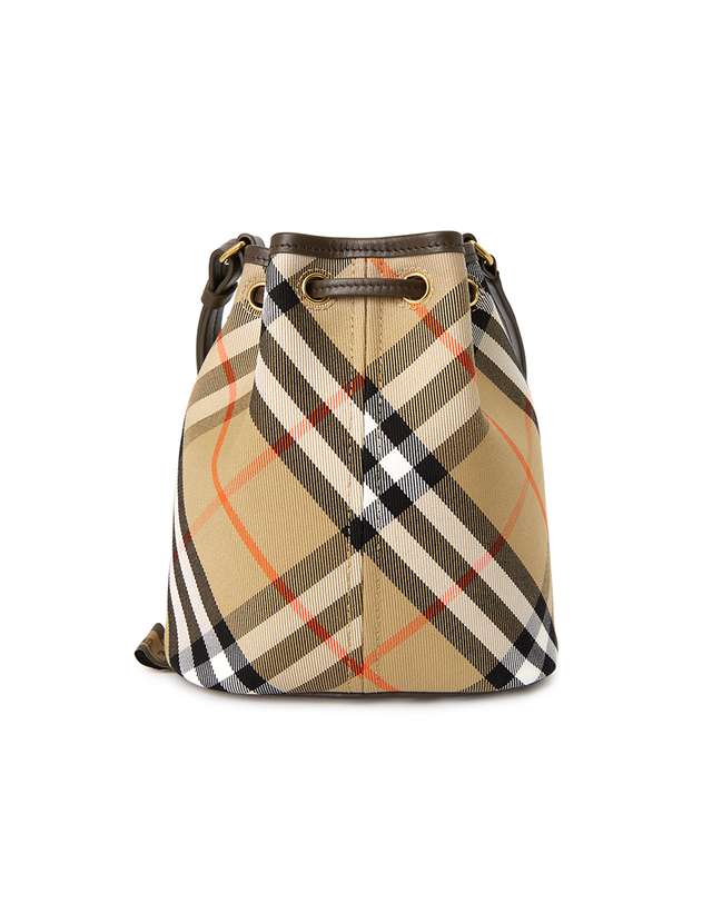 버버리 버버리 체크 여성 버킷백 MN DRAWSTRING BUCKET 8093804 착용컷