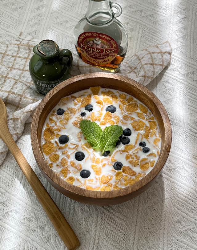 홀린 Holin 아카시아 통원목 수제 우드 대접(시리얼볼) 착용컷