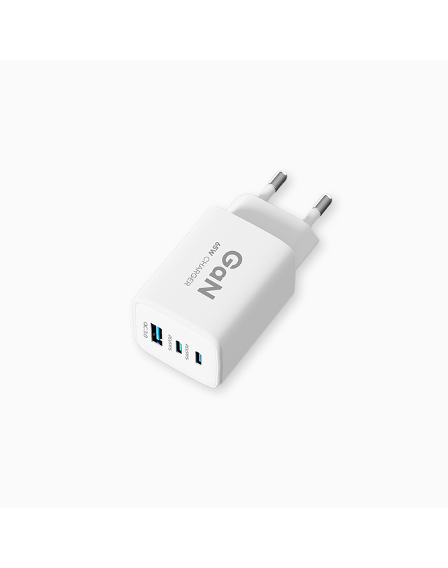 엑토 엑토 65W GaN PD 3.0 C타입 초고속 멀티 어댑터 충전기 MTA-74 착용컷