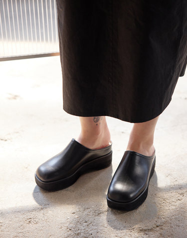 BMP22217 KURO SOFT MULE PLATFORM / 2COLORS