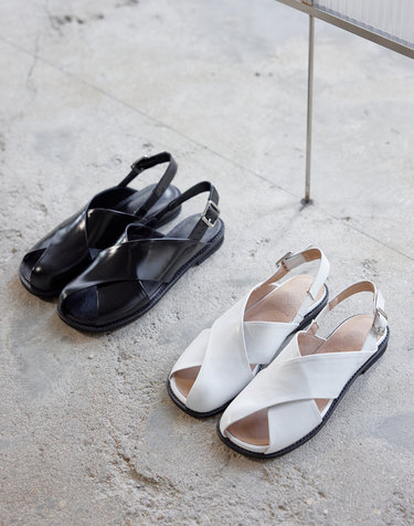 BMS22003 CROSSSTRAP SANDAL   / 2 color