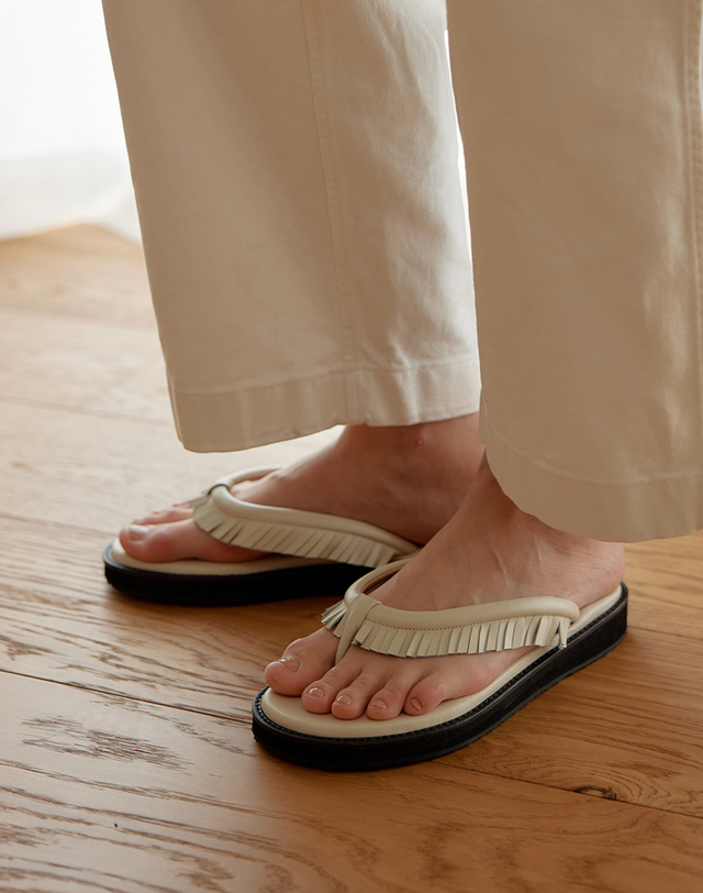 바이언스 BMS22015 WESTERN TASSEL FLIP FLOP SANDAL / 3COLORS 착용컷