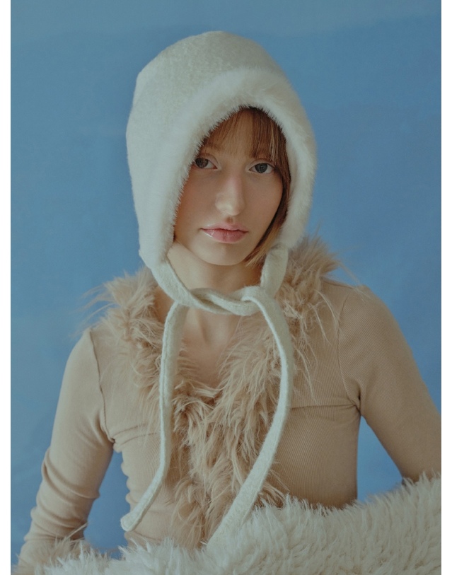 포에지담 DOWNY BONNET HAT IN CREAM 착용컷