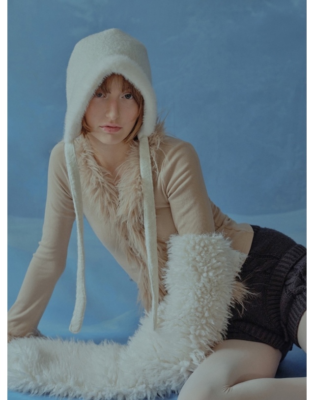 포에지담 DOWNY BONNET HAT IN CREAM 착용컷