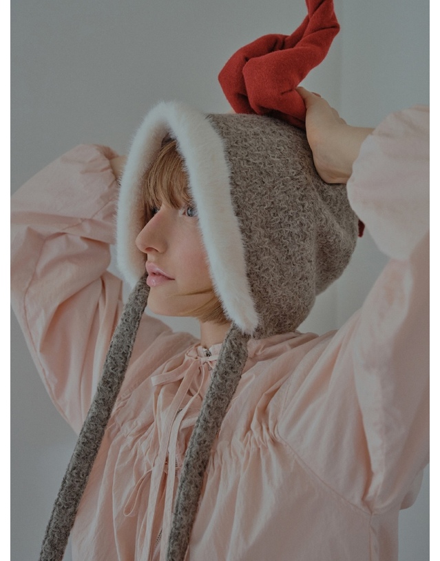 포에지담 DOWNY BONNET HAT IN WARM GRAY 착용컷