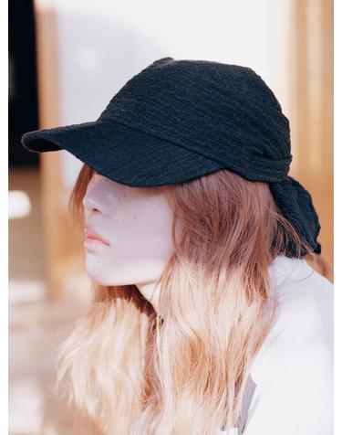 FLOWY SCARF CAP IN BLACK