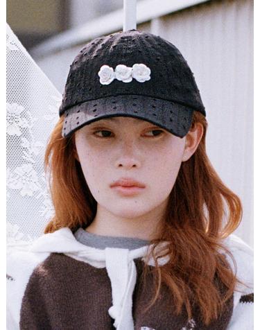 ROSETTE CAP IN BLACK