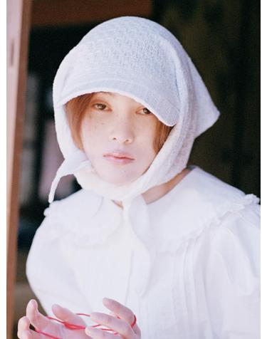 FLOWY SCARF CAP IN CREAM