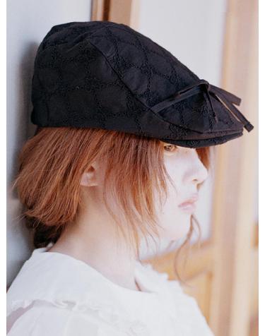 RIBBON EYELET FLAT CAP IN BLACK