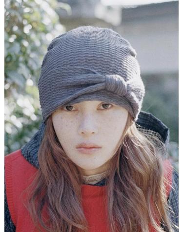 TIE KNIT BEANIE IN GRAY