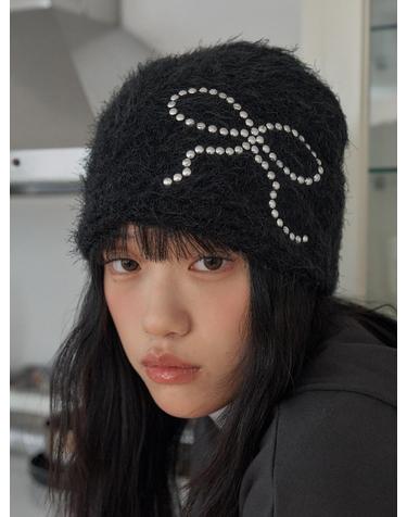 RIBBON STUD BEANIE IN BLACK