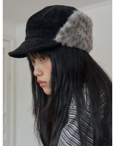 FUR EARFLAP CAP IN FLECK BLACK