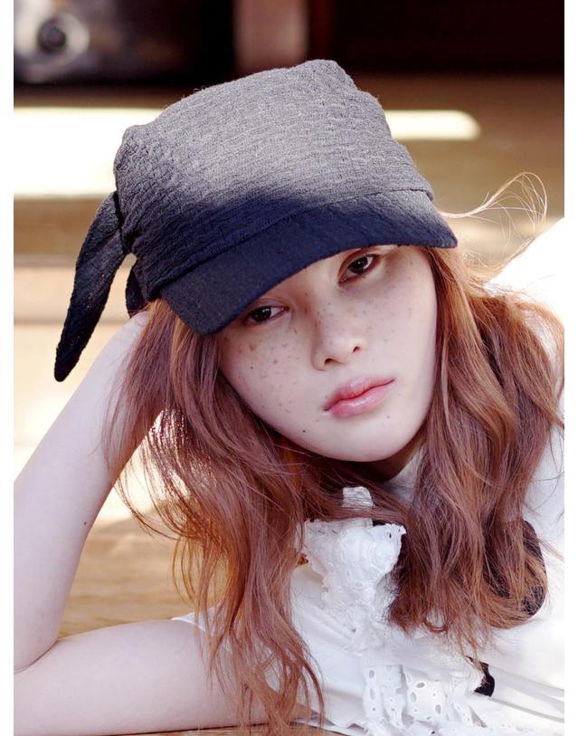 포에지담 FLOWY SCARF CAP IN BLACK 착용컷