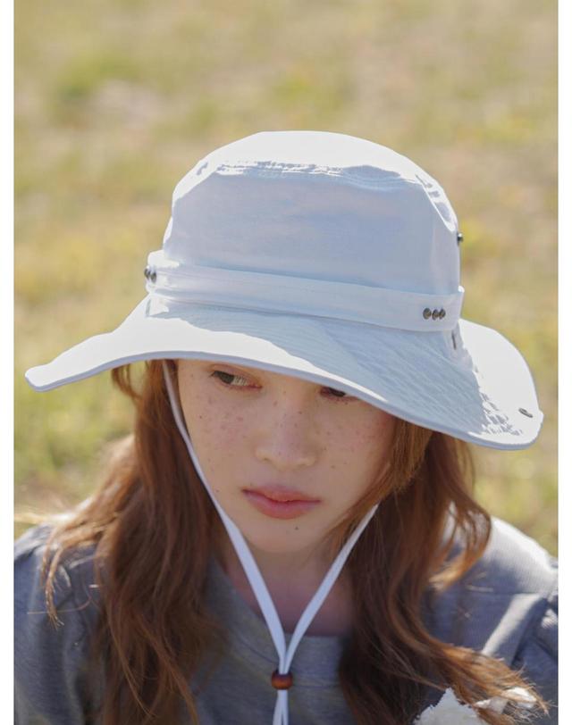 포에지담 STUD SAFARI BUCKET HAT IN WHITE 착용컷
