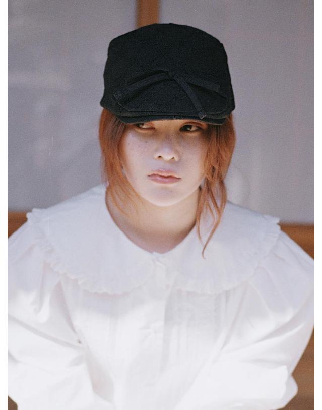포에지담 RIBBON EYELET FLAT CAP IN BLACK 착용컷