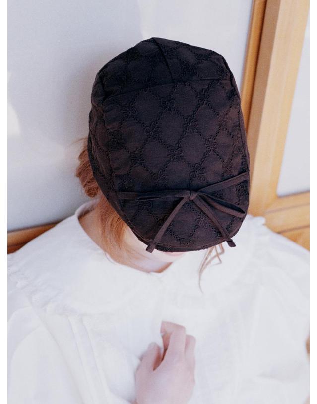 포에지담 RIBBON EYELET FLAT CAP IN BLACK 착용컷
