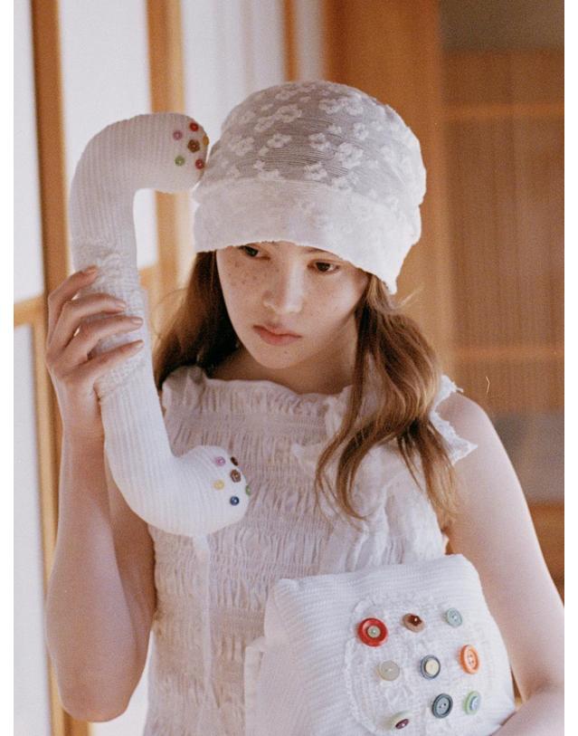 포에지담 FLORE TERRY BEANIE IN CREAM 착용컷
