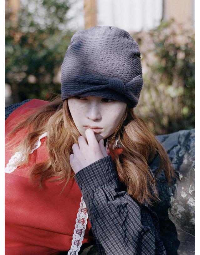 포에지담 TIE KNIT BEANIE IN GRAY 착용컷