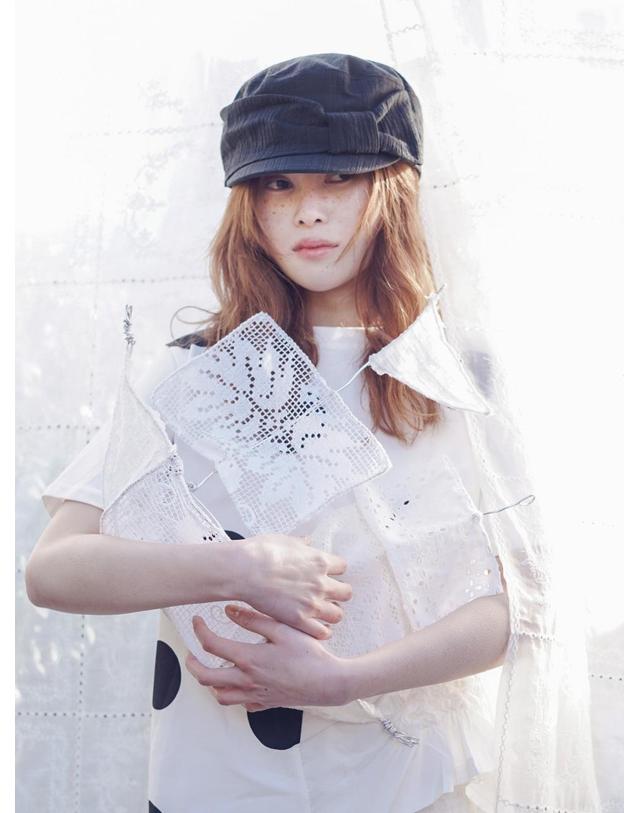 포에지담 RUBAN NOUVELLE MARGOT HAT IN BLACK 착용컷