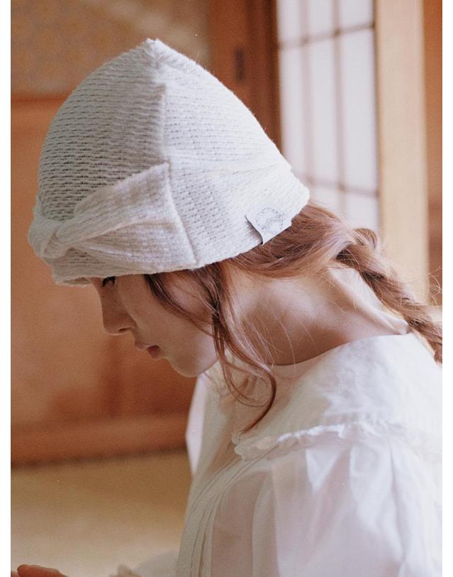 포에지담 TIE KNIT BEANIE IN CREAM 착용컷