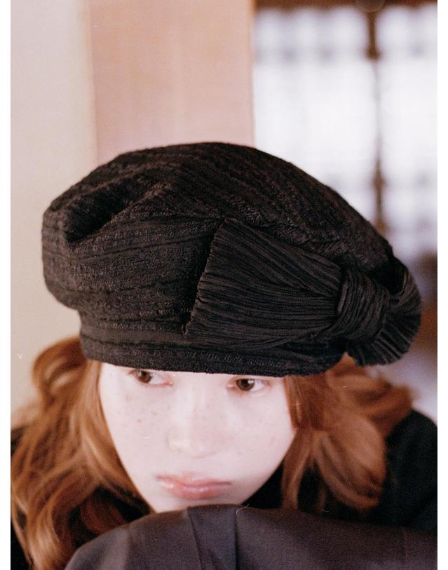 포에지담 STRIPE BOW BERET IN SHEER BLACK 착용컷