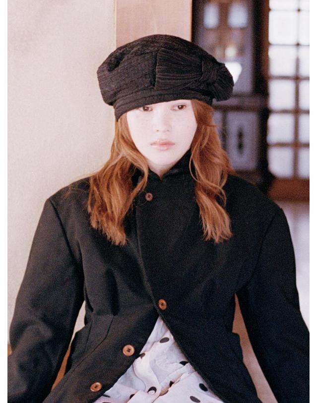 포에지담 STRIPE BOW BERET IN SHEER BLACK 착용컷