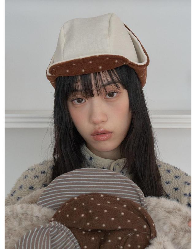포에지담 CORDUROY EARFLAP HAT IN DOT CREAM 착용컷