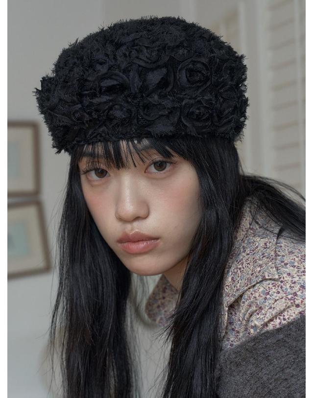 포에지담 RUBAN NOUVELLE MARGOT HAT IN PEONY BLACK 착용컷