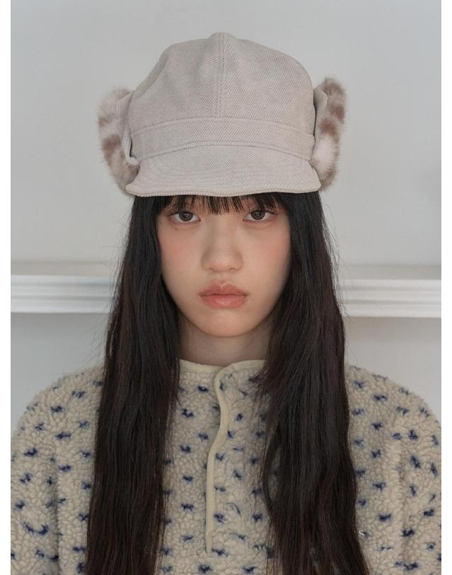 포에지담 FUR EARFLAP CAP IN FLECK CREAM 착용컷