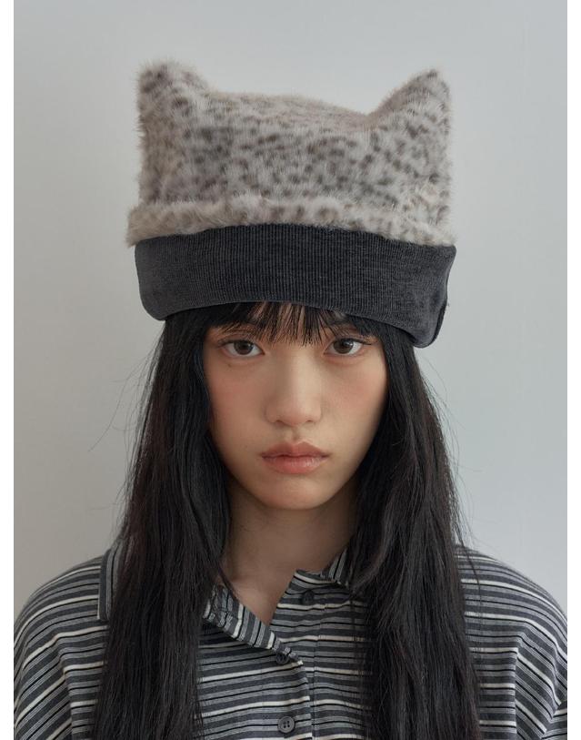 포에지담 TABBY FUR CAT BEANIE IN BLACK 착용컷