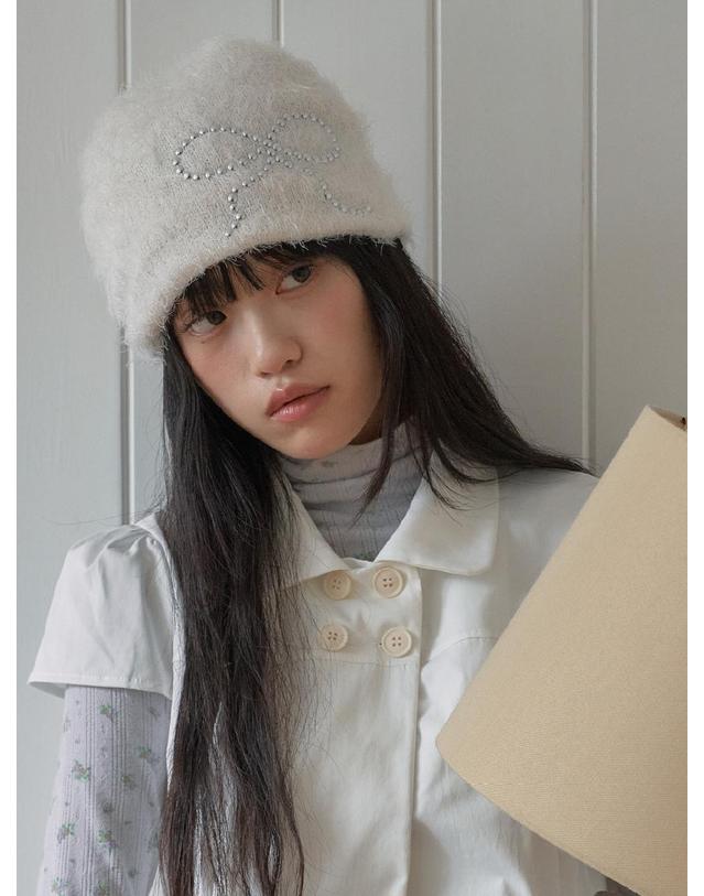 포에지담 RIBBON STUD BEANIE IN CREAM 착용컷