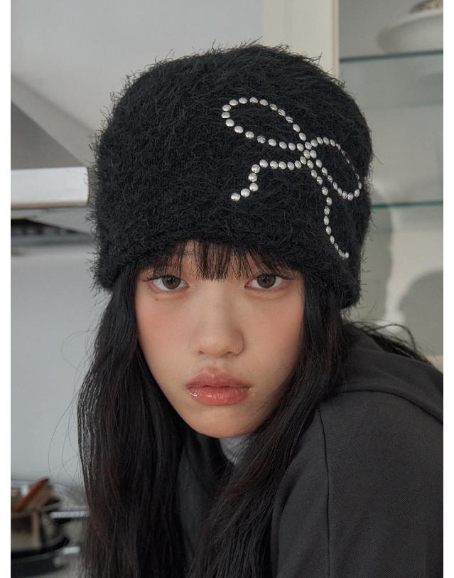포에지담 RIBBON STUD BEANIE IN BLACK 착용컷