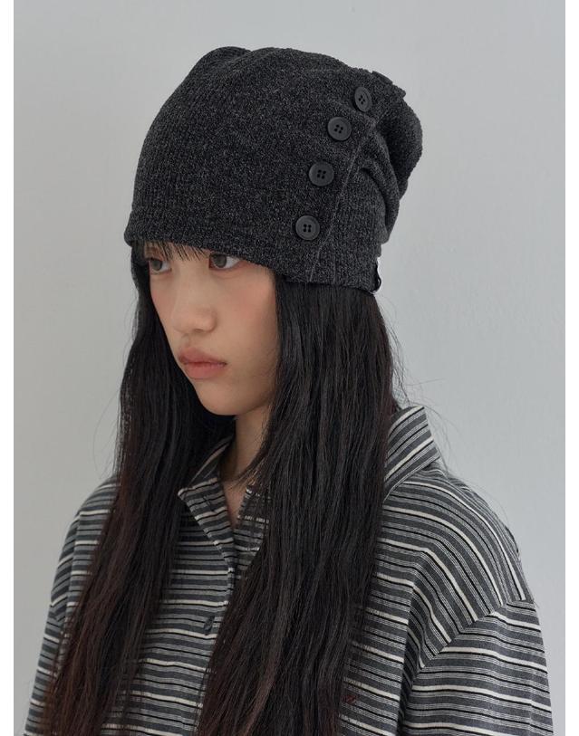 포에지담 BUTTON DRAW BEANIE IN BLACK 착용컷