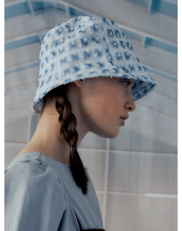 WATERY ROOM BUCKET HAT