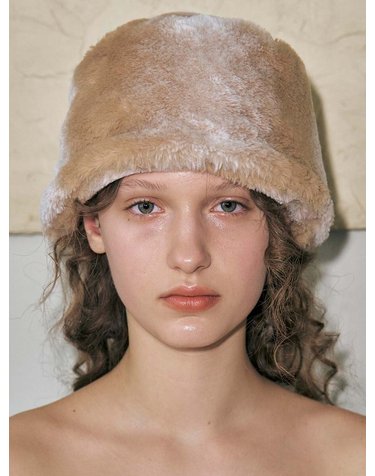 PETIT FUR MEATEL HAT IN MOCHA POWDERY