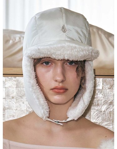 PADDING EARFLAP HAT IN IVORY