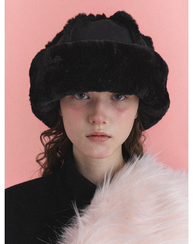 FUR TOQUE HAT IN SUEDE BLACK