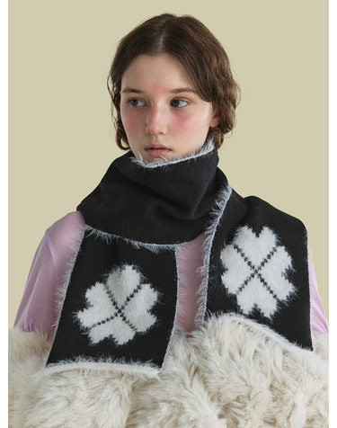 DOUBLE CLOVER MUFFLER  IN BLACK