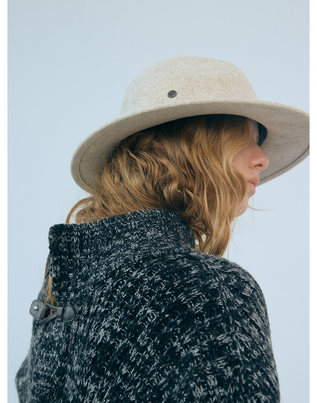 포에지담 [Let there be light] Lou fedora hat in oatmeal 착용컷